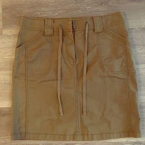 Brand new Ann Taylor skirt; size 6; tags on